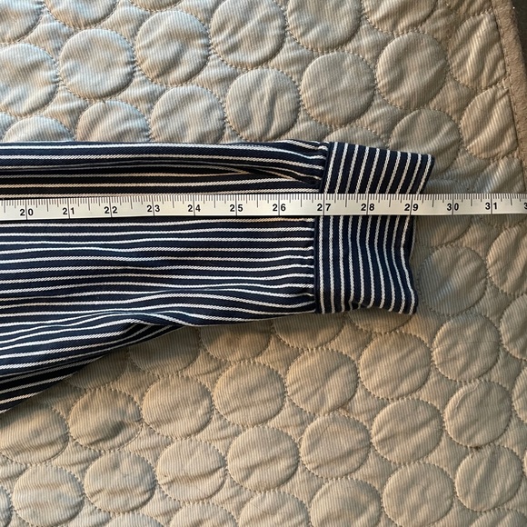 Great condition. Men’s Work In Progress Carhart Shirt. - Picture 11 of 11